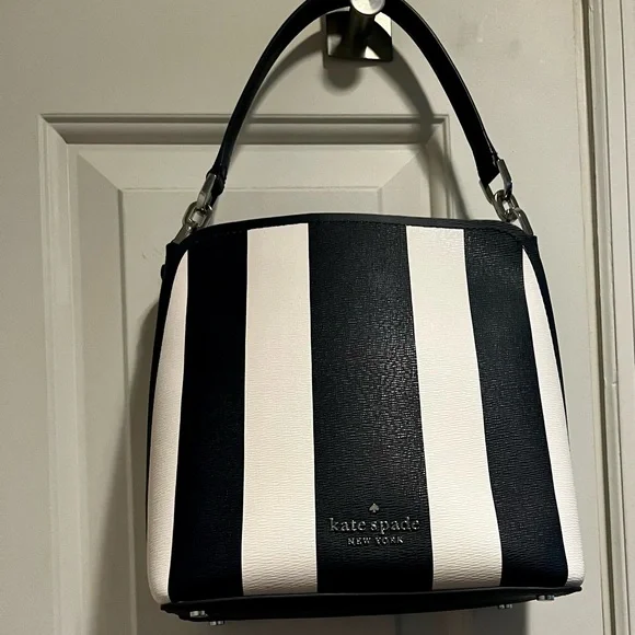 NWOT Spade ♠️ bucket bag striped navy blue and white - Picture 5 of 16